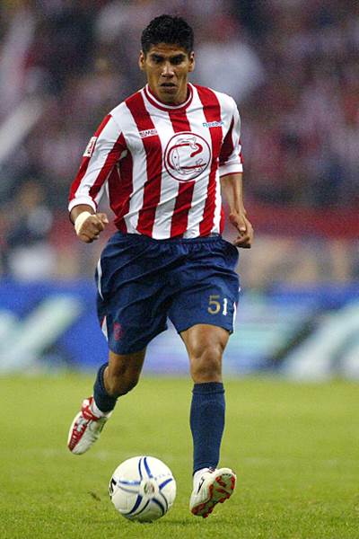 El veterano de 34 a�os de edad debut� con Chivas en 2001 y port� la camisa rojiblanca hasta 2006