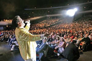 Juan Gabriel reprograma su concierto en Argentina