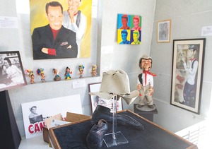 Cintas de Cantinflas y regal�as, a sobrino