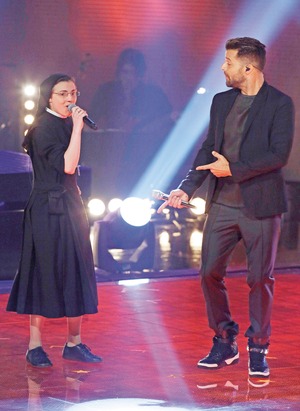 Ricky Martin canta con sor Cristina