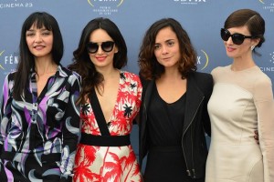 Las actrices Mara de Medeiros, Ana de la Reguera, Alice Braga y Paz Vega posan en el marco de la pr