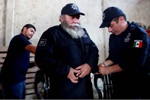 Entregan uniformes a Polica Rural en Tepalcatepec Entre el equipo que le entregan a los 102 nuevos uniformados se encuentra un uniforme conformado por