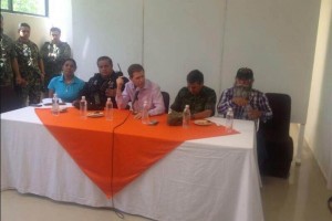 El comisionado y los grupos de autodefensa fijaron como plazo el pr�ximo s�bado el registro de armas