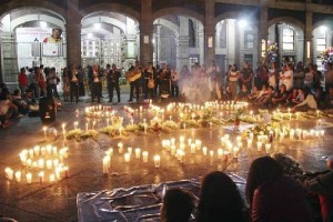 Anoche se realiz una vigilia en honor del catedrtico y su esposa