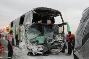 El Universal - Los Estados - Choque deja un muerto y 15 lesionados en ...