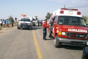 Dan de alta a cuatro lesionados por choque en Oaxaca Los servicios de emergencia arribaron al lugar para atender a los lesionados que presentaban contusi