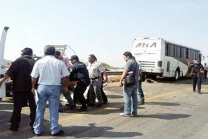 Identifican a dos de los fallecidos por choque en Oaxaca Los cuerpos de las siete vctimas fueron trasladados al Servicio Mdico Forense del Instituto de Ser