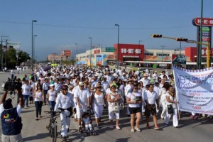 Cientos marchan por la paz en Ciudad Victoria Habitantes de Ciudad Victoria salieron este domingo para manifestarse contra al violencia en esta ca