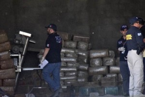 Descubren casi 40 toneladas de droga en Tijuana Desde anoche, la Procuradura General de la Repblica (PGR) se encuentra sustrayendo