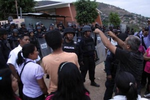 Demandan el retiro de la Polica Estatal de inmediaciones de la escuela primaria 