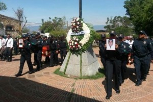 Detienen a tres tras emboscada en Oaxaca Esta maana se rindi homenaje pstumo a los dos fallecidos