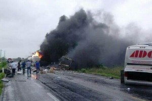 El accidente ocurri� hace aproximadamente una hora y a�n no han sido controladas las llamas