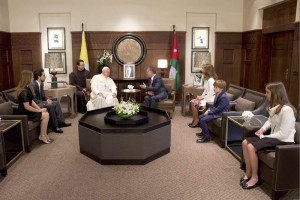 El Papa Francisco sostuvo una reunin privada con el rey Abdullah II y la reina Rania, adems del re