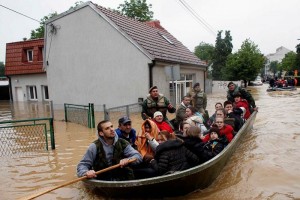 En toda Serbia, han sido evacuadas hasta ahora unas 15 mil 500 personas de sus hogares, mientras que