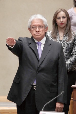 Asume contralor del INE un nuevo periodo