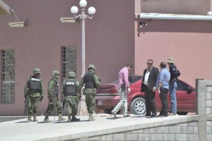 Fingen ser militares y matan a jefe policial Luego de la agresin, elementos del Ejrcito montaron un operativo para dar con los responsables, pe