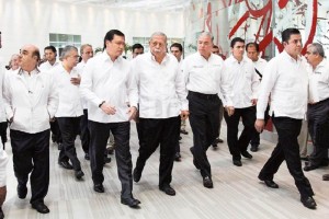 El titular de la PGR, Jes�s Murillo Karam; el secretario de Gobernaci�n, Miguel �ngel Osorio Chong, 