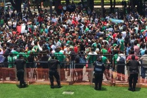 Ms de 500 personas se reunieron en el ngel a la Independencia para celebrar el triunfo de la selec