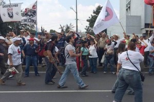 Llegan manifestantes a Zcalo; realizan mitin por 'Halconazo' El contigente ingres a la Plaza de la Constitucin despus de haber marchado desde San Cosme, por a