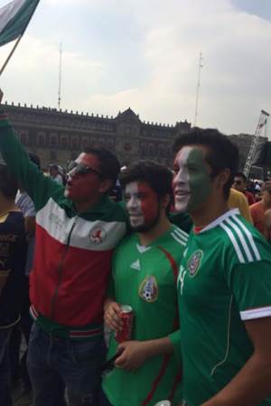 Desde temprano llegaron vestidos con la playera de la seleccin para apoyar al conjunto mexicano