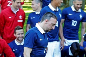 El delantero de la seleccin francesa de ftbol Franck Ribry se perder el Mundial por una lesin e