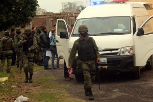 Hallan 12 cuerpos en auto abandonado en Sinaloa Agentes de las distintas corporaciones y del Ejrcito Mexicano realizan las primeras investigaciones