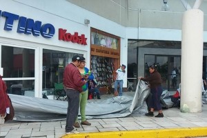 El cierre a los negocios forma parte de sus actividades de protesta para exigir al gobierno de Oaxac