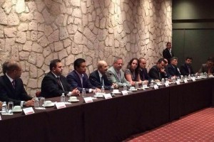 El gobernador se despidi� de sus colaboradores d�ndoles una �ltima instrucci�n: 