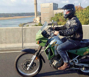 En su motocicleta, el estadounidense iba a recorrer todo el Continente 