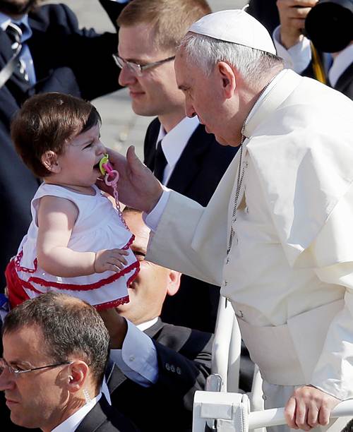 El saludo papal fue breve, no se entretuvo con cada uno como suele hacerlo cada semana, porque afuer