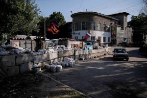 Las autoridades ucranianas cerraron ayer tres puntos fronterizos en Lugansk, escenario esta semana d