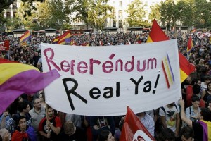  Alrededor de dos mil personas se han concentrado en la Plaza del Ayuntamiento de Valencia para apoy