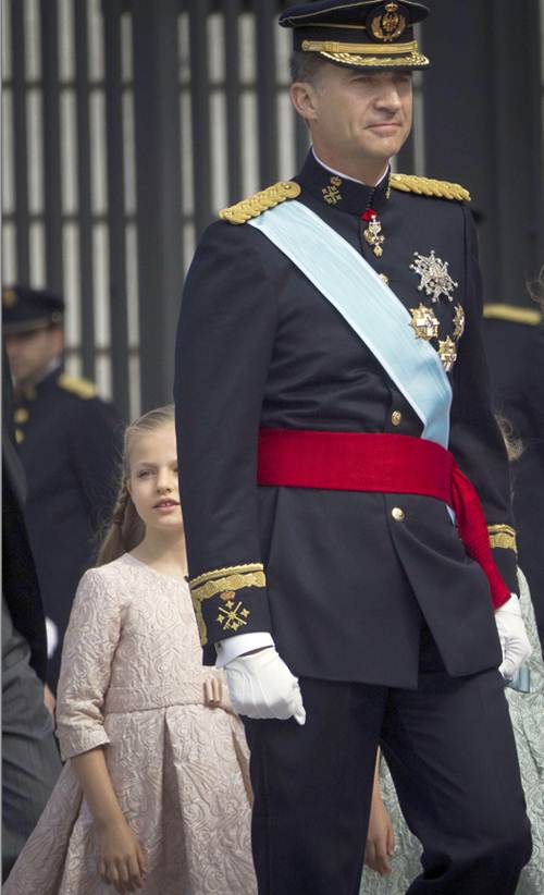 La reina Isabel II de Inglaterra envi un mensaje privado de felicitacin al rey Felipe VI