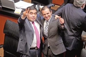 <b>Crnica.</b> Senado, acusado de hacer <b>Crnica.</b> Senado, acusado de hacer