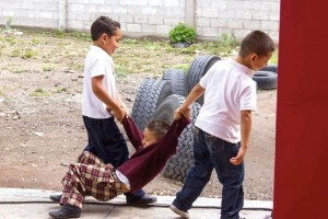 El 'bullying' tambin es contra los maestros: SNTE El SNTE y la CNDH capacitan a maestros en el tema de violencia intrafamiliar