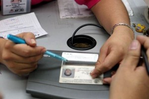 El INE determin� inutilizar las credenciales con terminaci�n 03 a partir de la segunda quincena de j