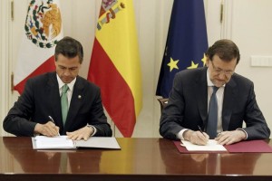 El presidente Enrique Pe�a Nieto y el jefe del Ejecutivo espa�ol, Mariano Rajoy, en la firma de un a