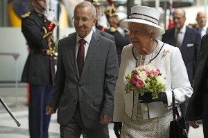 La reina, de 88 aos de edad, tom el vagn de la compaa Eurostar, que este ao cumple 20 aos de 