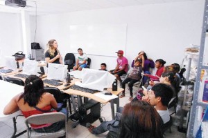 Tres generaciones de adolescentes han cursado la secundaria en el centro comunitario; los egresados 