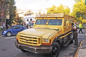 Consignan a dos por robo a camioneta de valores
