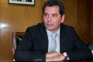 El secretario de Finanzas, Edgar Amador dijo que esta poltica econmica debe ir acompaada de la de