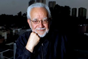 Gonzlez Cruss recibir premio literario en Italia Cruss ofrece un viaje hacia el interior del cuerpo, pasando por la anatoma de las extremidades, lo