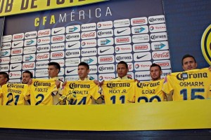 El presidente deportivo Ricardo Pel�ez hizo la presentaci�n oficial 