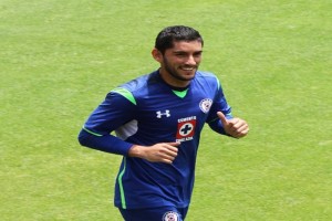 El portero trota en entrenamiento de Cruz Azul 