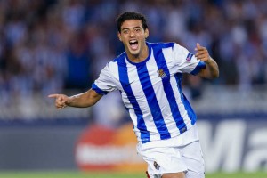 Carlos Vela ya entrena con Real Sociedad El mexicano, quien la vspera realiz trabajo personalizado por separado, ya trabaj con sus compae