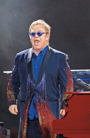 Elton John le cumpli a los espaoles