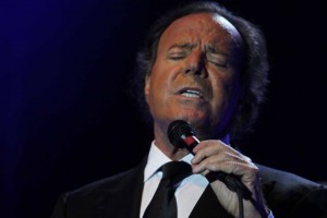 Julio Iglesias ha obtenido a lo largo de su carrera numerosos premios y reconocimientos. En el a�o 2