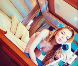 Lindsay Lohan presume su cuerpo en vacaciones