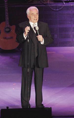 Vzquez canta con el alma y un tanque de oxgeno Vzquez canta con el alma y un tanque de oxgeno