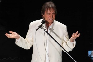 Tras 17 aos, Roberto Carlos vuelve a grabar en espaol Con ms de 50 aos de carrera y 120 millones de discos vendidos, Roberto Carlos, el de